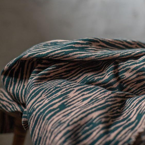 REMNANT 0.30 Metre - Mind The MAKER - Organic Bark Jacquard Bottle Green on Rose